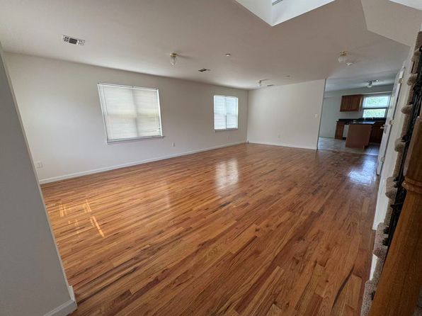 29 Bayonne Ct #2F