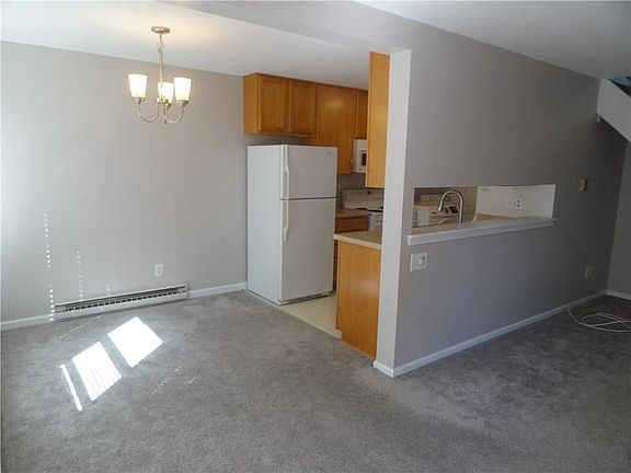 4th image of 20 Acorn Ln