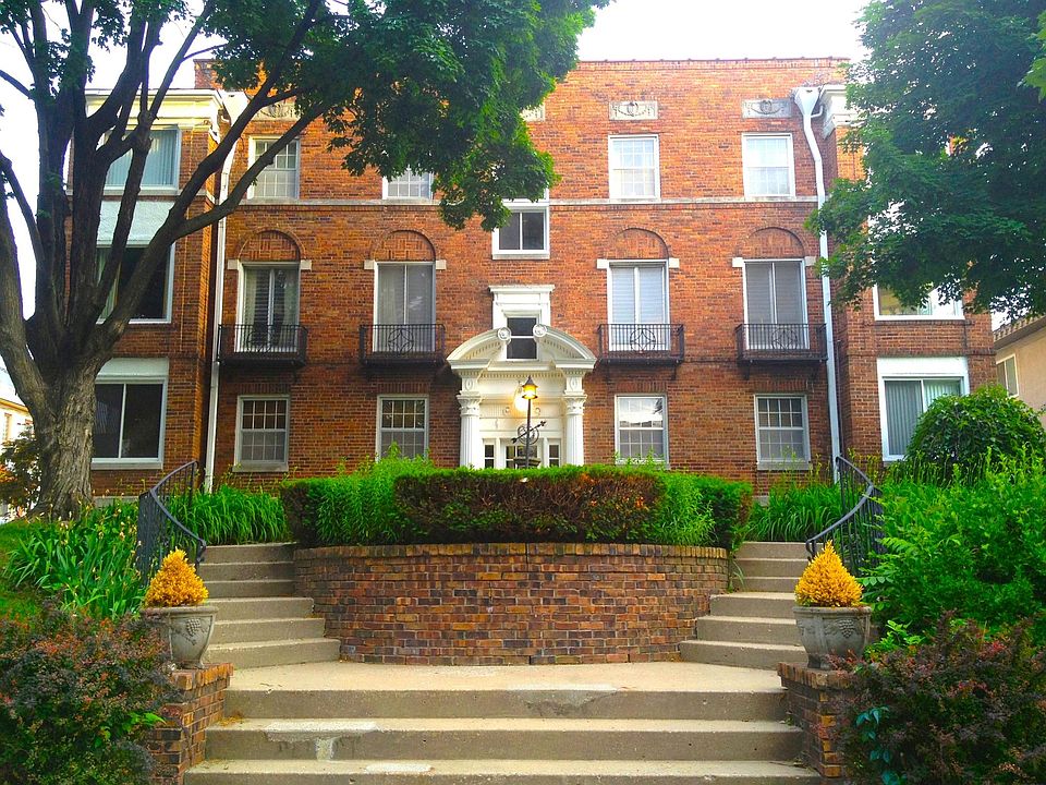 Front of building - Historic District Roanoke