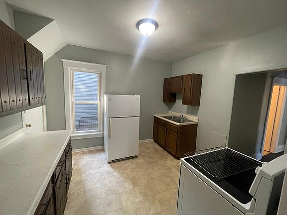 2nd image of 2809 Holland St