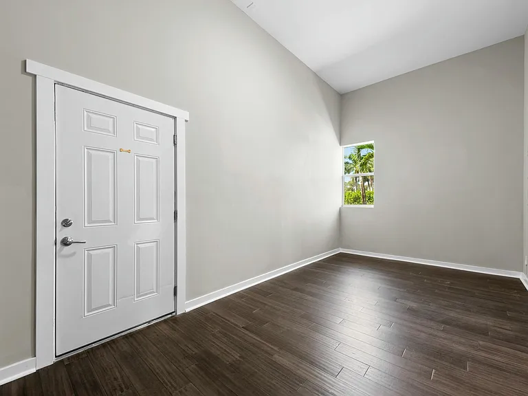 15503 Temple Blvd — Photo 40