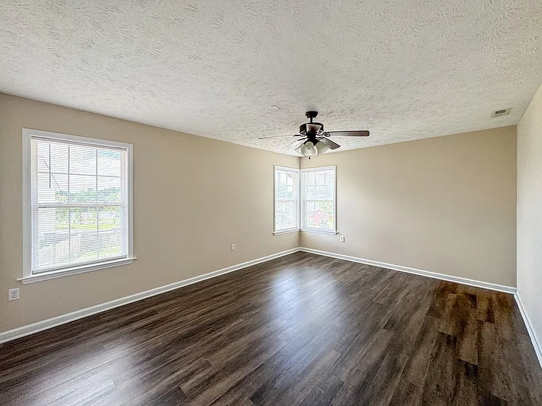 800 Connaly Dr — Photo 21