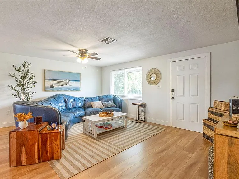 2586 Auburn Blvd — Photo 8