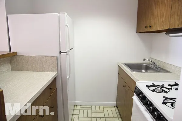 Rented by Mdrn Residential | media 7