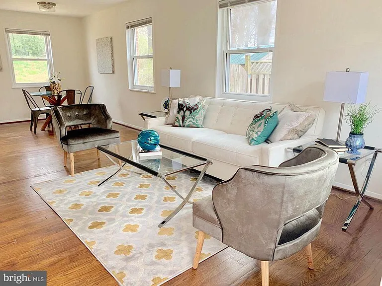 7400 Sportsman Dr — Photo 2