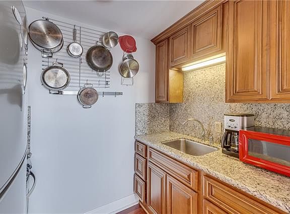 4th image of 929 Dumaine St APT 13