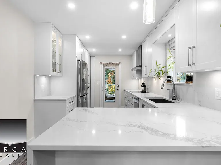 1403 Frederick Rd — Photo 12