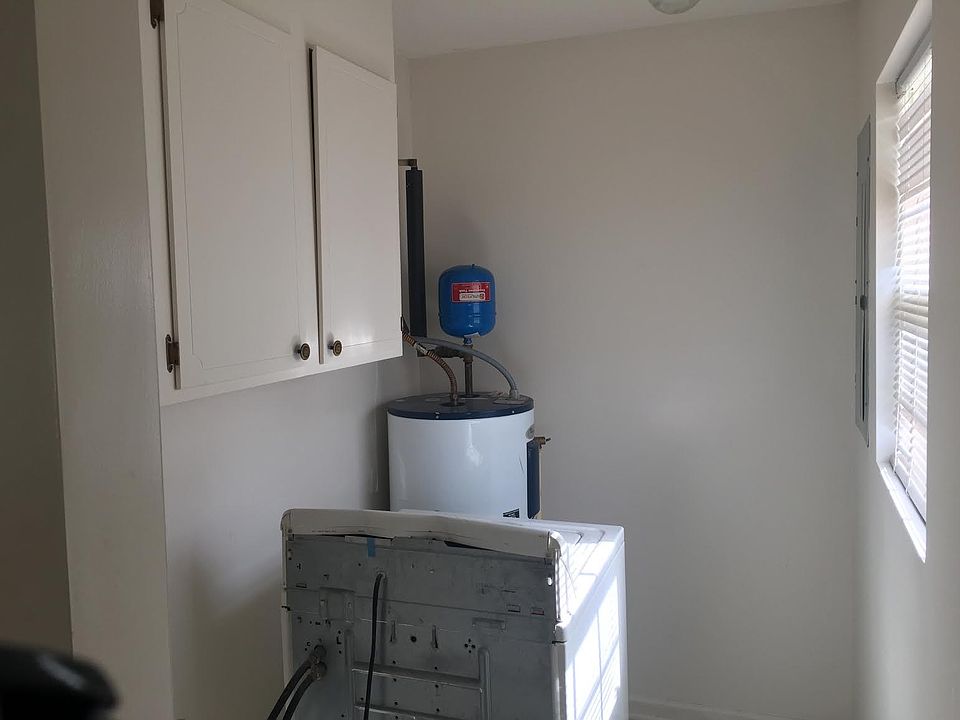 1st image of 910 Pleasant Dr APT 1A