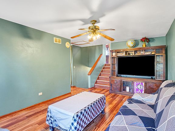 5th image of 121 N Metropolitan Ave