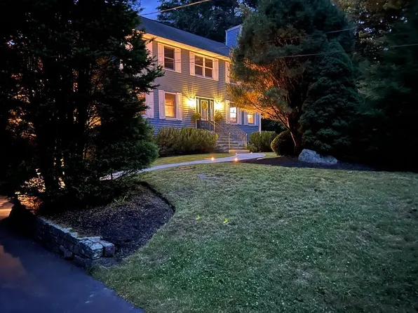 28 Parish Rd, Georgetown, MA 01833