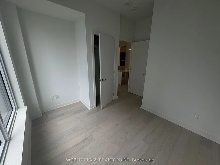 11 Yorkville Ave #4705 — Photo 10
