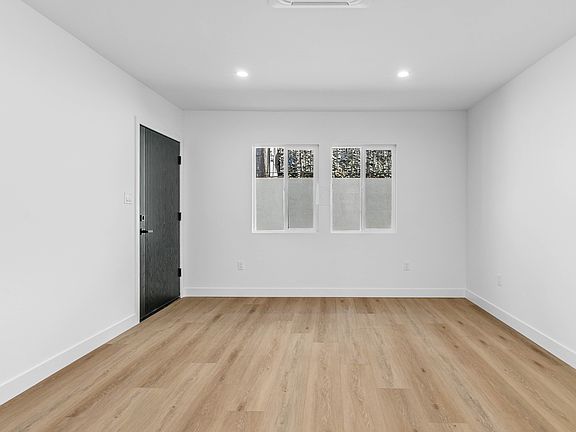 5th image of 606 E Cypress Ave #C