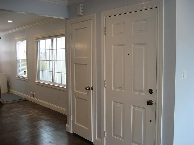 77 Forest Grove Dr — Photo 3