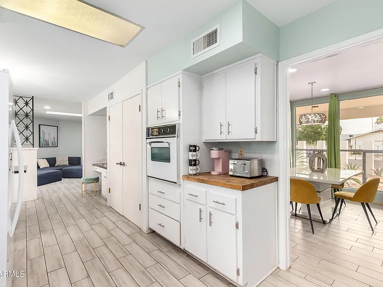 4428 W Laurie Ln — Photo 8