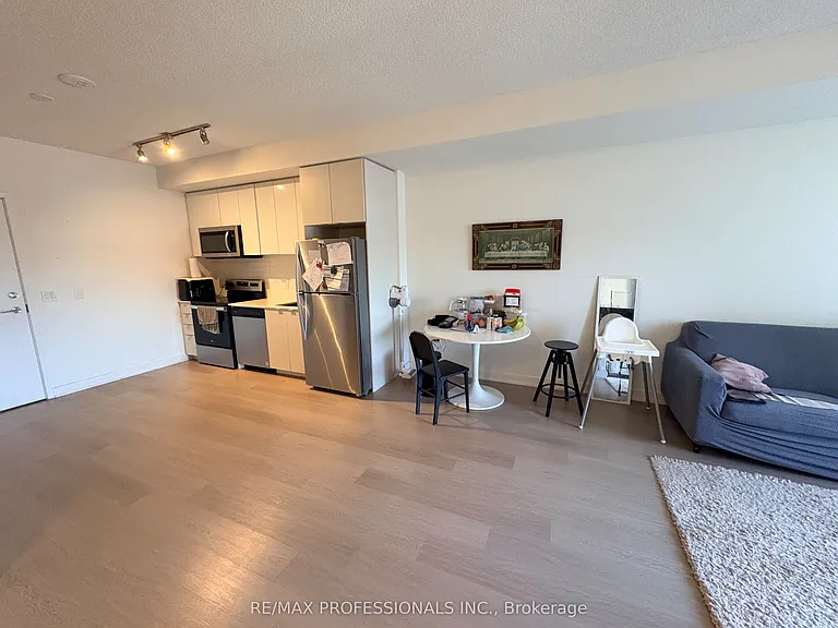 859 The Queensway #319 — Photo 5