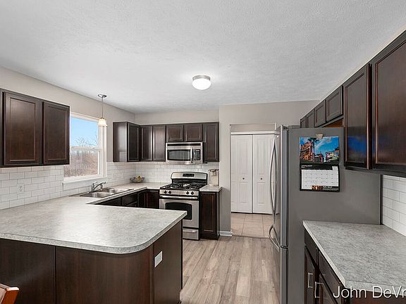 5th image of 4280 Springside Dr
