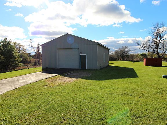 3rd image of 6039 Amanda Dr