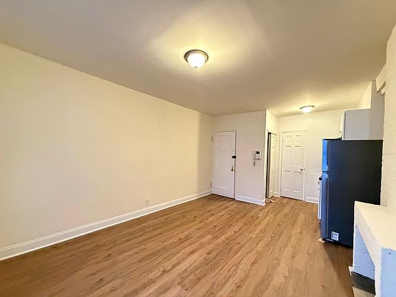 4th image of 309 E 37th St #3L