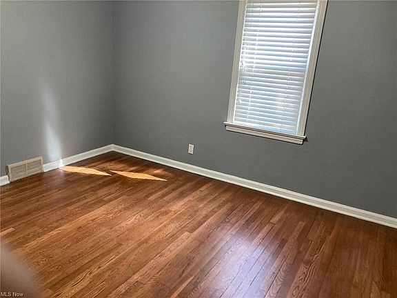 3rd image of 7907 Dartworth Dr