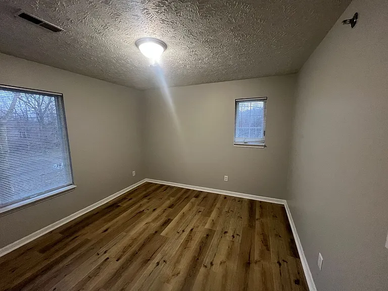 726 W Jefferson St — Photo 6