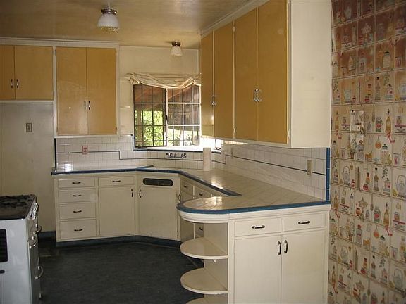 2nd image of 2303 E Michigan Ave