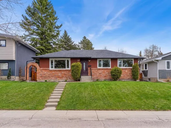 4824 SW Claret St NW, Calgary, AB T2L 1C1