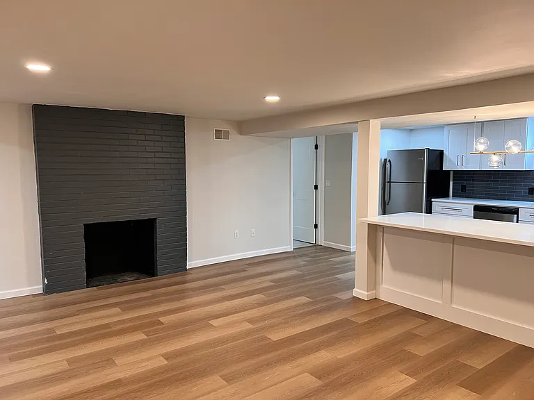 1093 Icel Ct NE #B — Photo 3