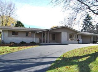 12147 W Belmar Dr, Franklin, WI 53132