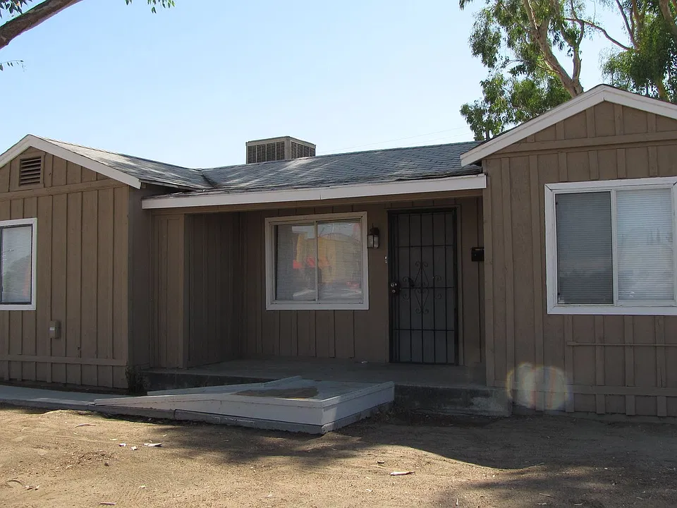 708 Airport Dr