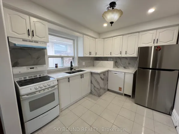 33 Bradstock Rd, Toronto, ON M9M 1M9