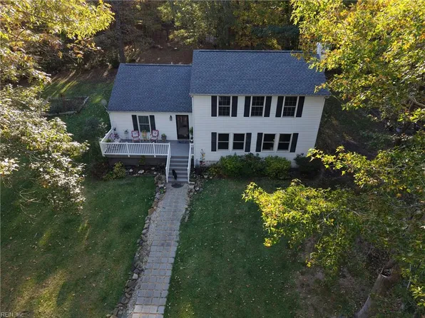 10156 Burkes Pond Rd, North, VA 23128