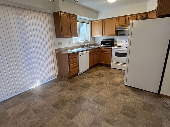 3rd image of 2528 NE Conners Ave APT 400