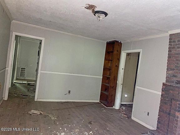 3rd image of 2480 Paden St