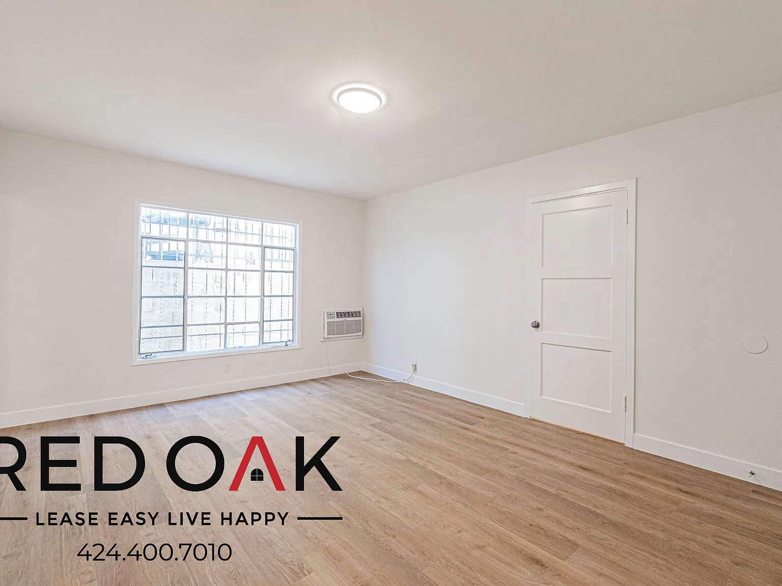 Light-filled Studio with Stainless Steel Appliances, Air Conditioning, On-Site Laundry and Parkin... — Photo 3