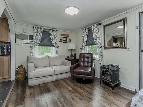 4th image of 109 Seawanhaka Ave