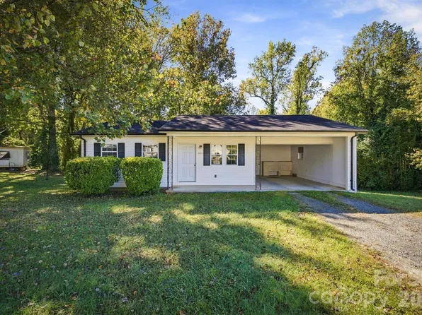 2476 Watts St, Morganton, NC 28655