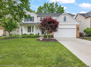 1201 Corral Ln, South Lyon, MI