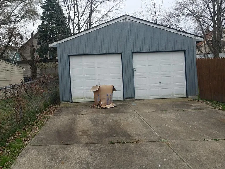 4107 Gifford Ave — Photo 2