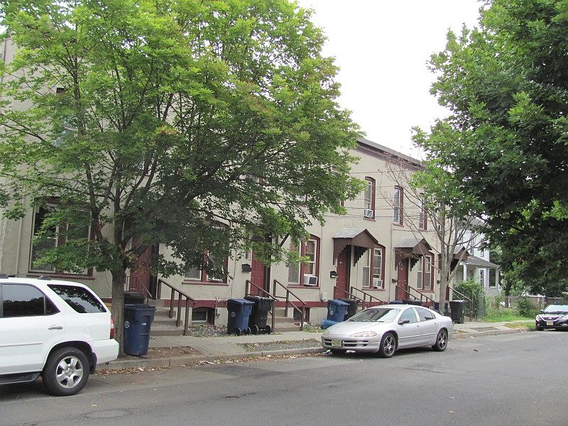 2nd image of 610 New St