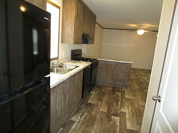 3rd image of 23710 Hickory Dr