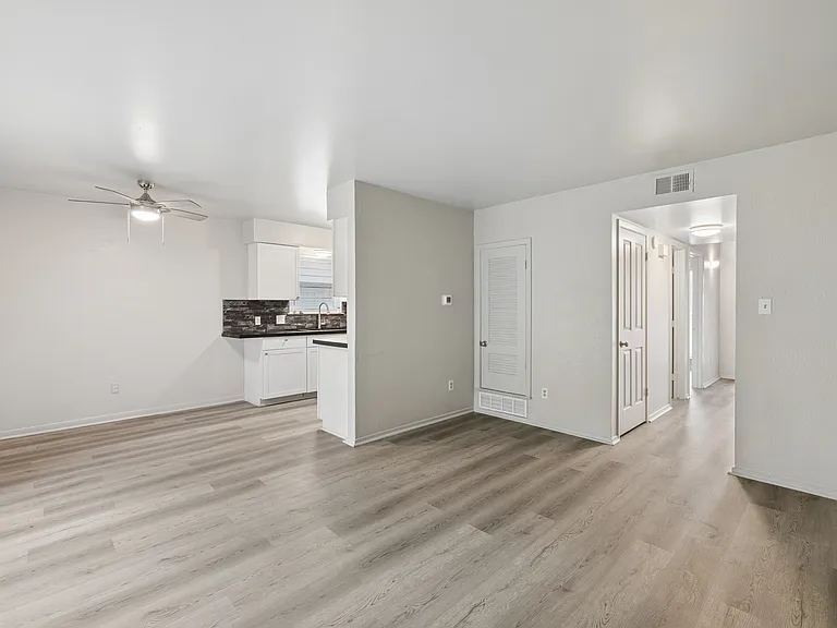 820 Sahara Ave #2 — Photo 13