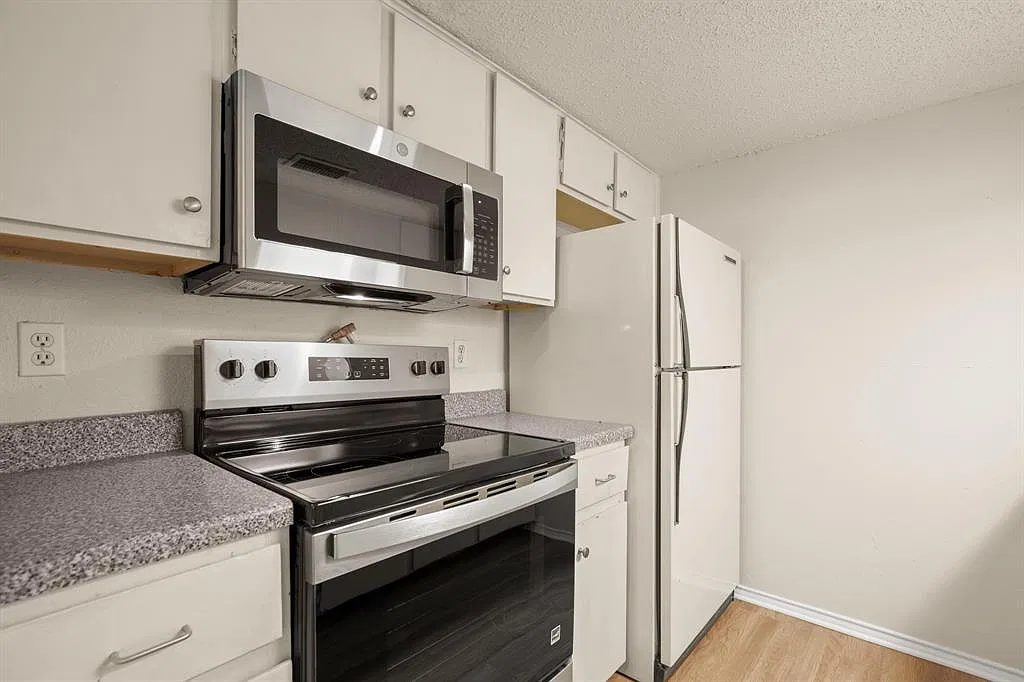 2401 Leon St Apt 105 — Photo 4