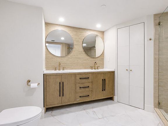 4th image of 100 SE 5th Avenue #304