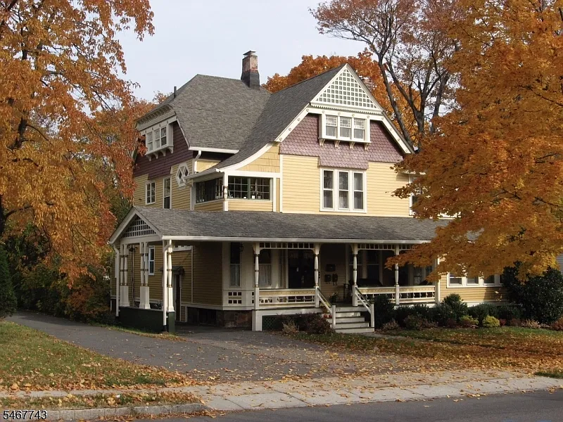 275 Claremont Ave #3