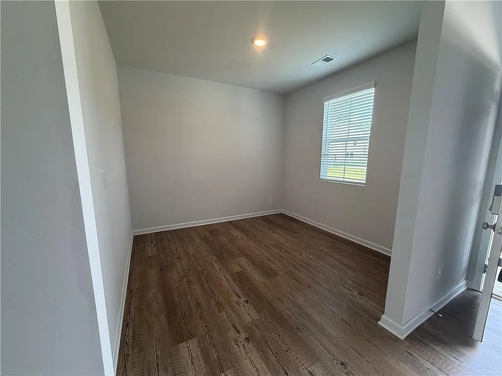 4 bed, 3.5 bath, 2270 sqft, $2,400 — Photo 4