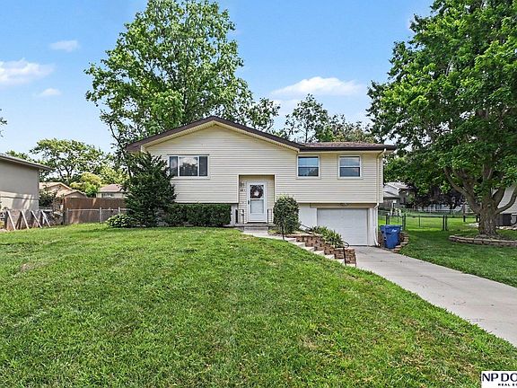 3rd image of 601 Chestnut Dr