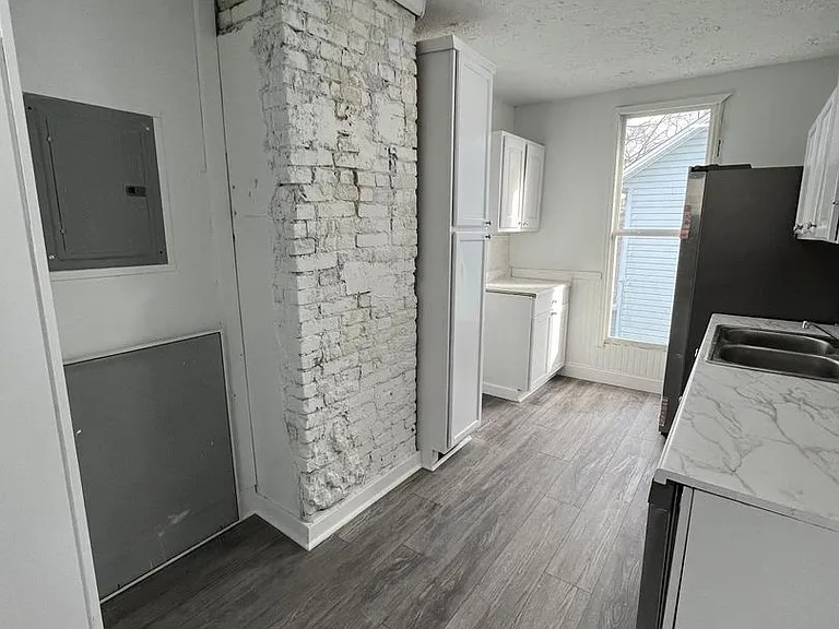 426 Park Ave — Photo 4