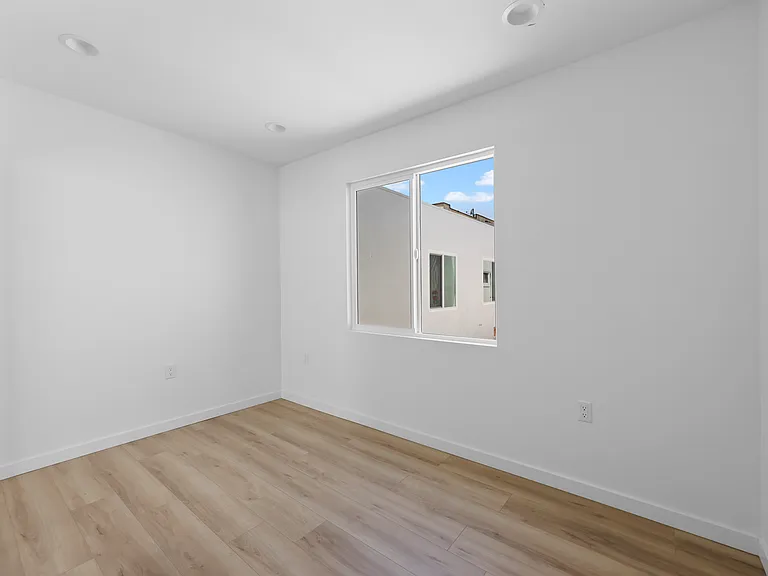 1214 S Mariposa Ave #121814 — Photo 6