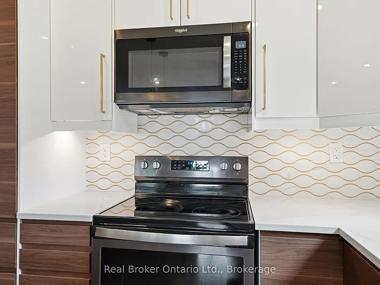 58 Rosslyn Ave N #2 — Photo 9