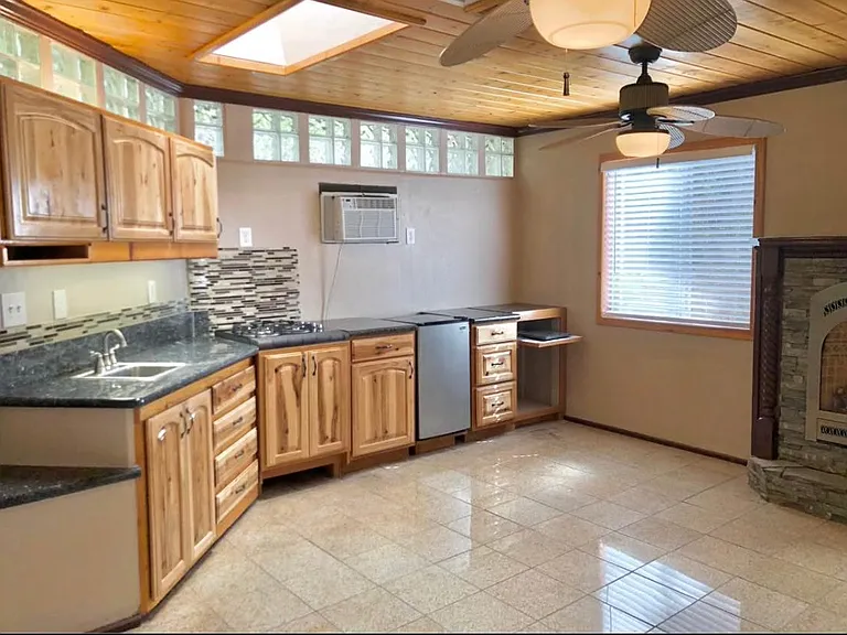 8545 Kelvin Ave #A — Photo 3